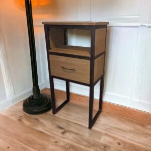 Buro cajonera alta estilo industrial en cuarto Buro cajonera alta estilo industrial en cuarto